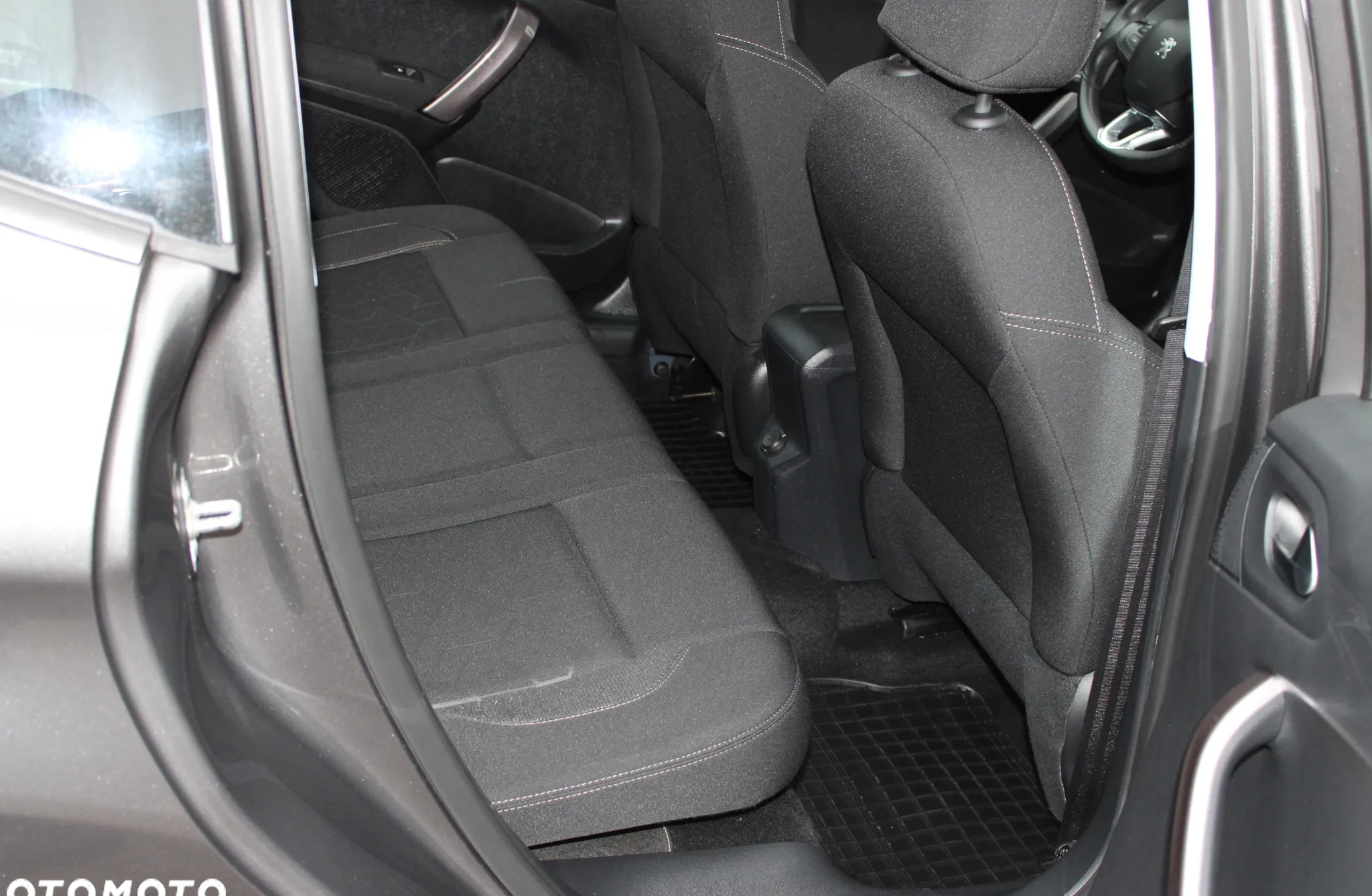 Peugeot 2008 cena 30900 przebieg: 142367, rok produkcji 2015 z Skoki małe 56